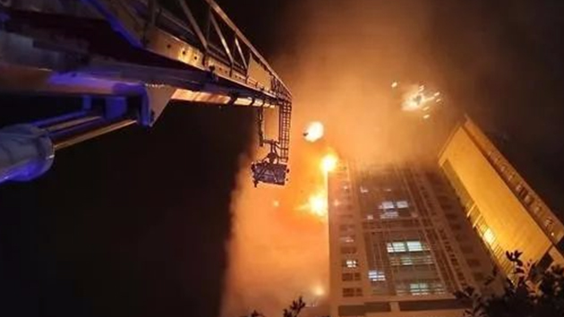 消防知識 丨 全樓在燃燒！33層建筑深夜起火，高層火災(zāi)到底該如何逃生？